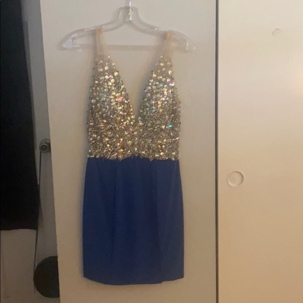 Sequins blue dress.
